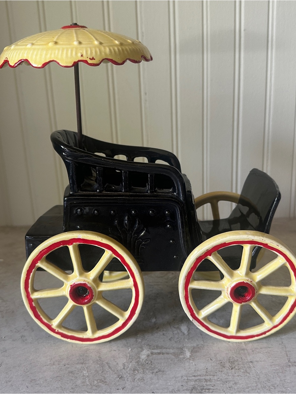 McCoy Pottery Black Carriage w Umbrella Planter Yellow & Red Wheels Work VTG 50s